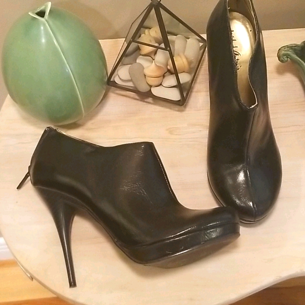 Michael Antonio zip up Booties 5' heels